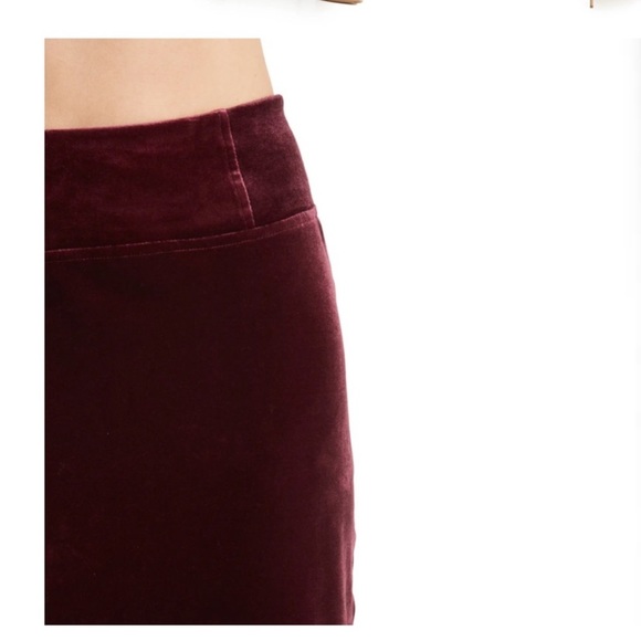 Laundry by Shelli Segal Velour Pencil Skirt Beet Medium (8-10) - Picture 3 of 7
